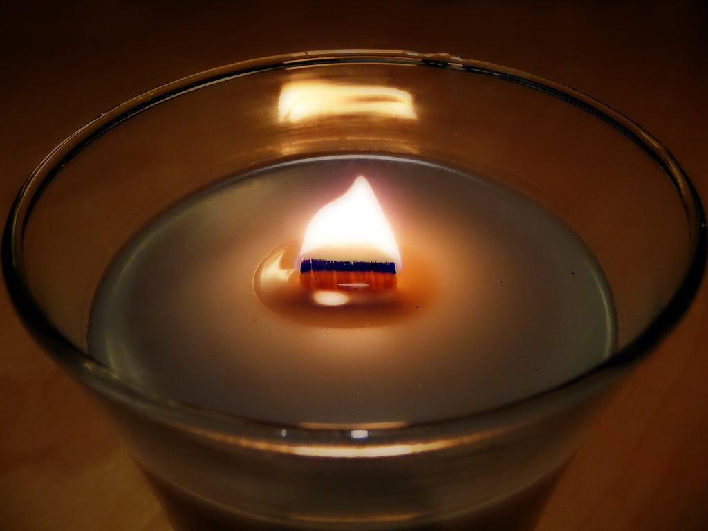 Por qué utilizar mechas de madera en velas aromáticas